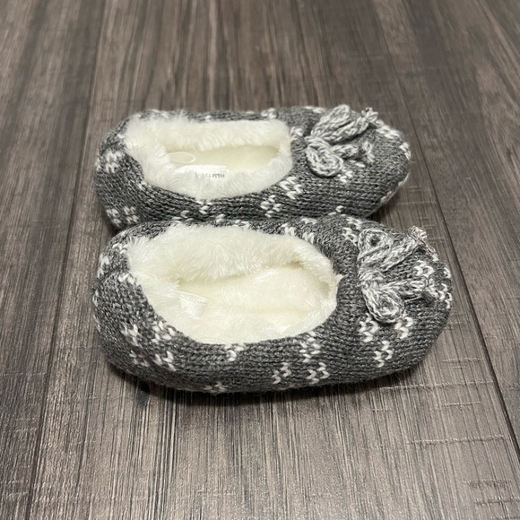 H&M Grey & White Jacquard-Knit Baby Slippers - Picture 3 of 10
